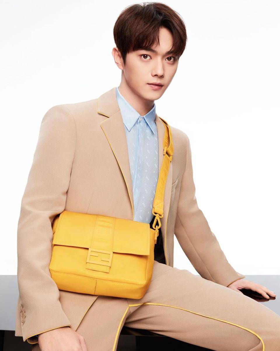 mix and match jas ala Xu Kai (instagram.com/sosoalive7)