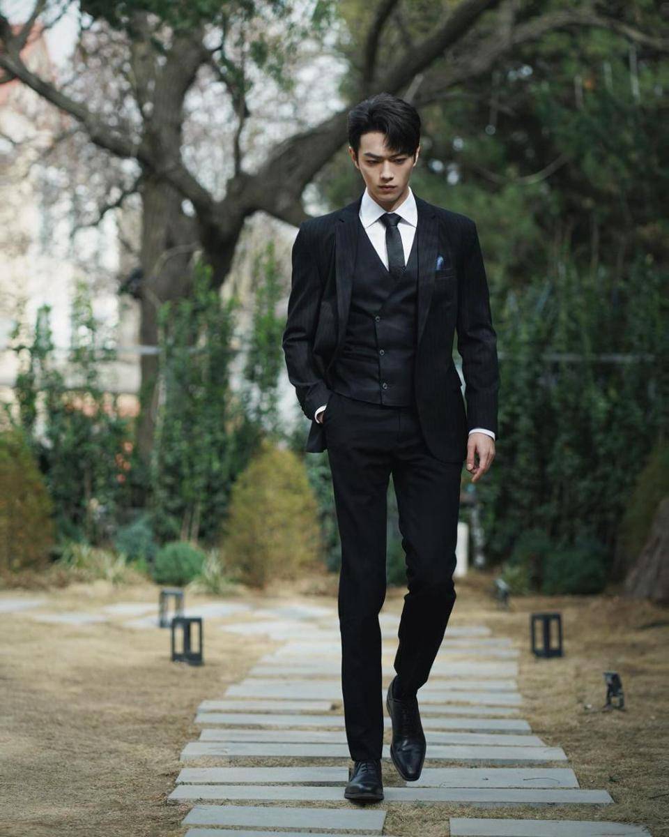 mix and match jas ala Xu Kai (instagram.com/sosoalive7)
