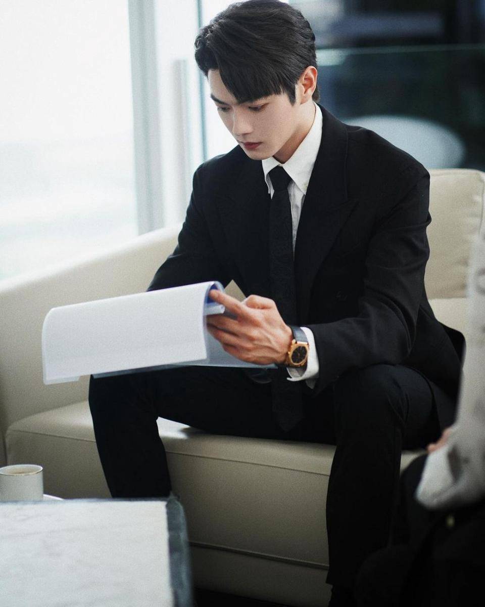 mix and match jas ala Xu Kai (instagram.com/sosoalive7)