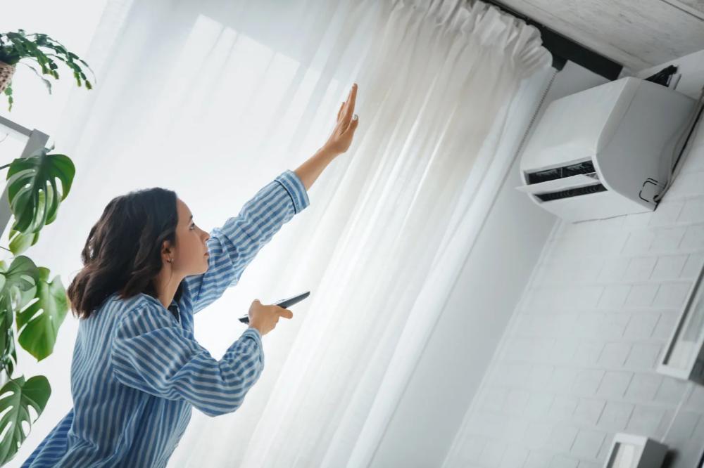 5 Tips Mudah Merawat AC, Terapkan Sendiri di Rumah!