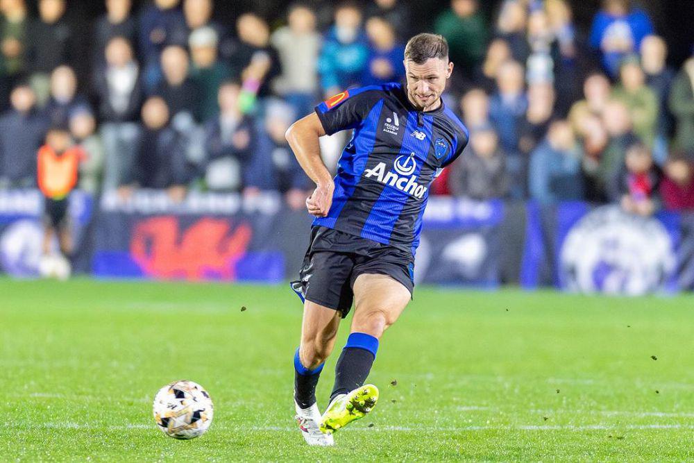 Tommy Smith (instagram.com/tommysmith1990 | instagram.com/aucklandfc_24)