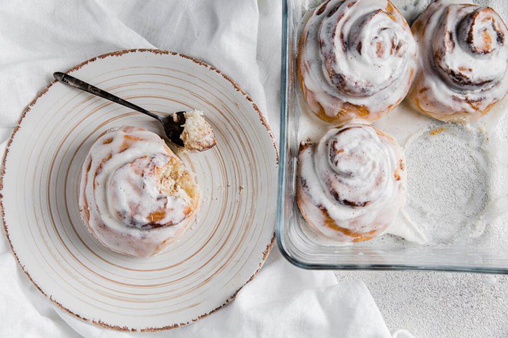 Resep Cinnamon Roll Topping Krim Keju Klasik, Manisnya Bikin Melayang