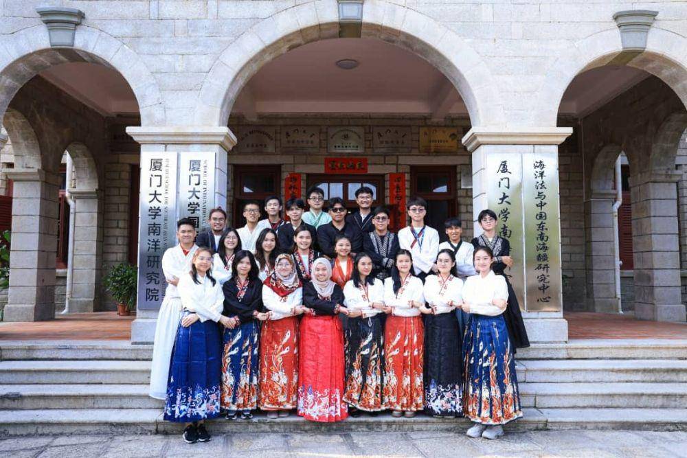 Para peserta berfoto bersama saat ASEAN-China Youth Exchange Camp yang diselenggarakan di Universitas Xiamen, 26--31 Agustus 2024. (Dok. Universitas Xiamen)