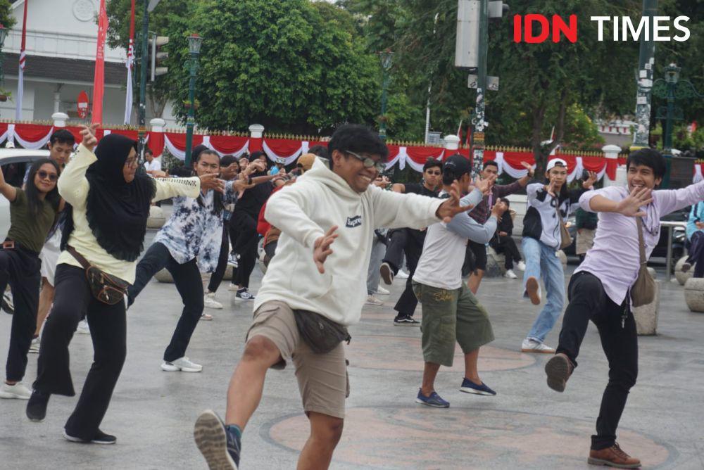 Lawan Racun Demokrasi di Pilkada 2024: Adu Gagasan bukan Gas-Gasan
