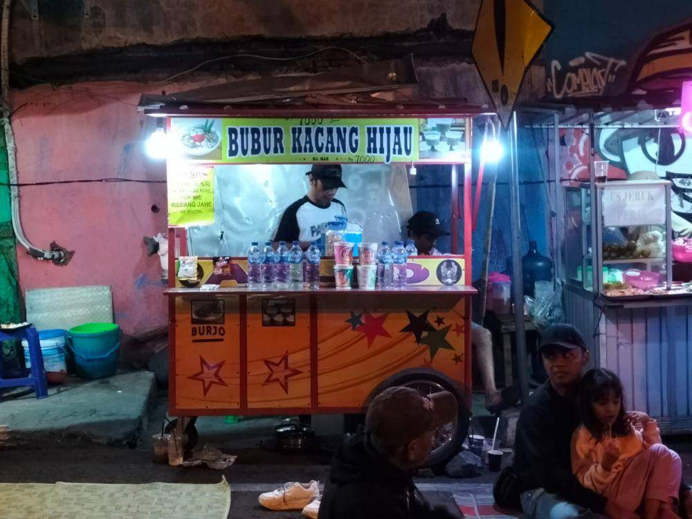 Warung bubur kacang hijau. IDN Times/Talita Hariyanto