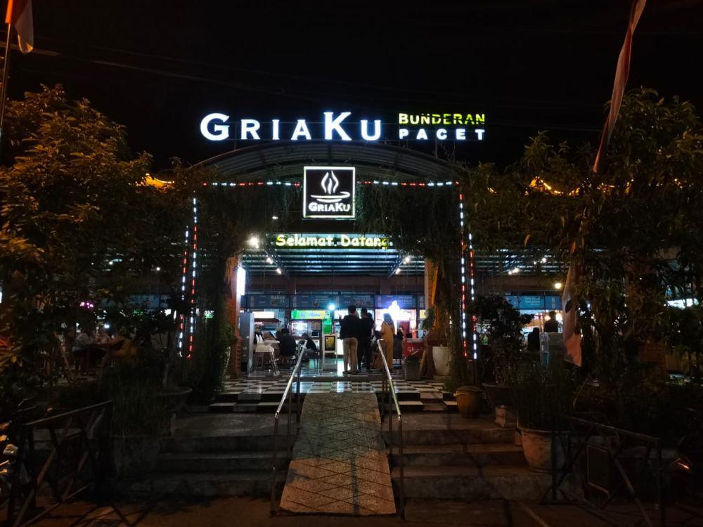 Salah satu pusat kuliner di Bundaran Pacet, Pujasera Griaku. IDN Times/Talita Hariyanto