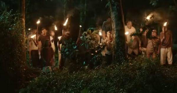 Para warga mencari anak yang menghilang ( Dok. Cinema 21 / Sumala )