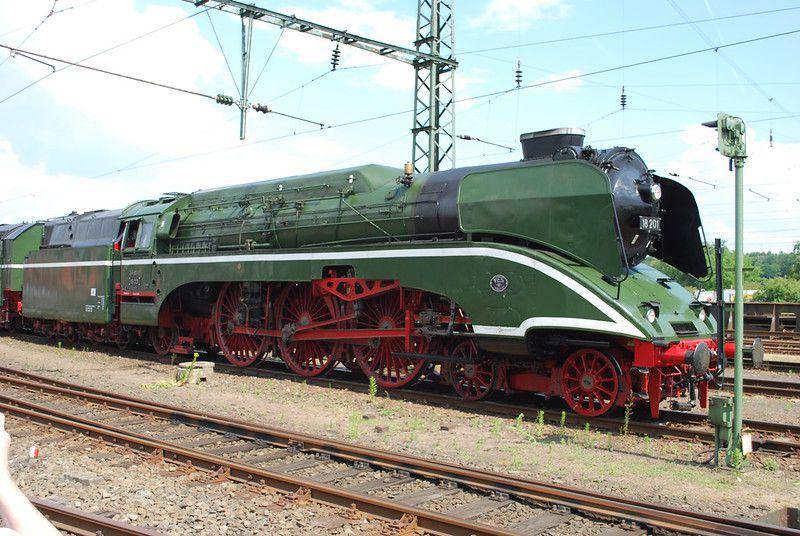 DR 18 201 (flickr.com/Hugh Llewelyn)