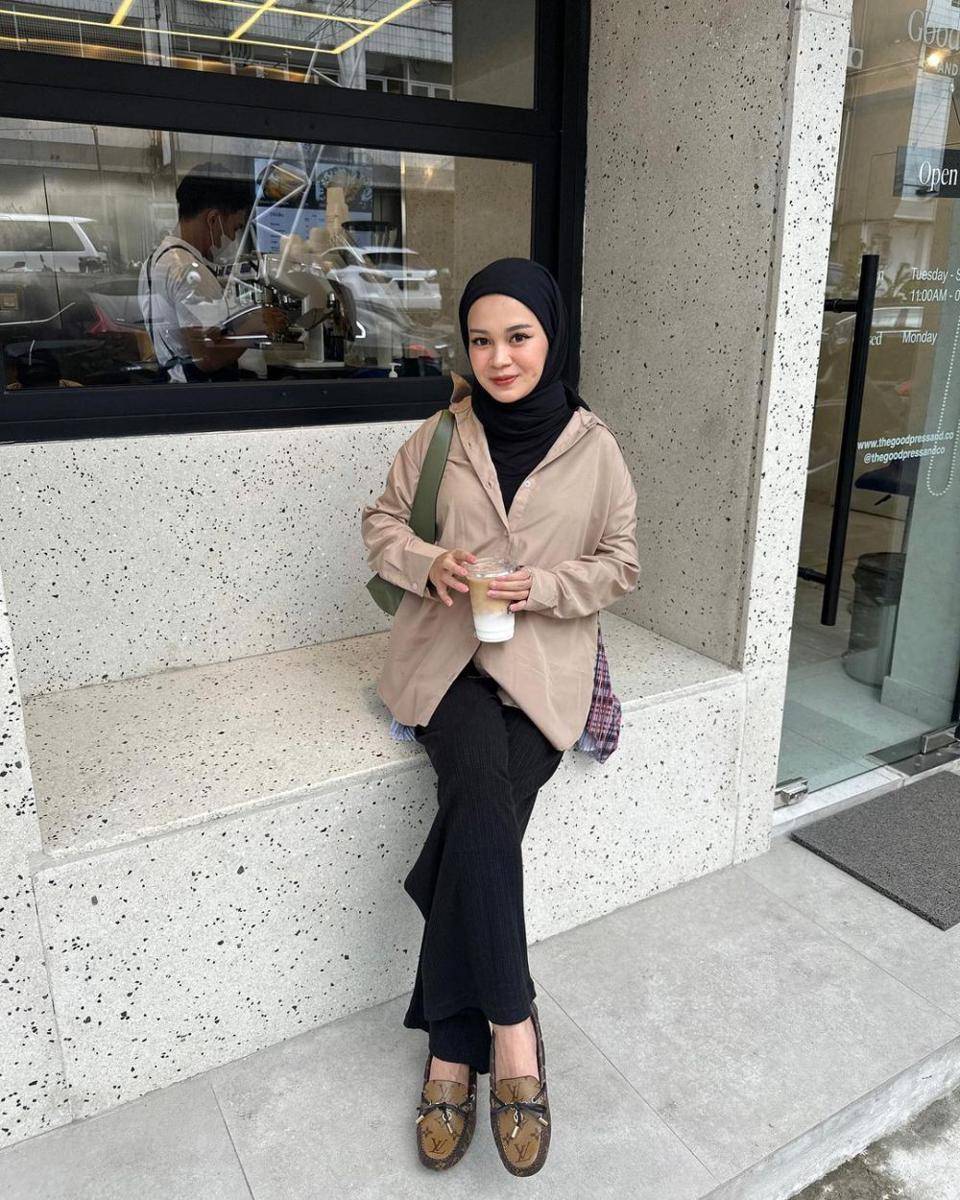 Inspirasi OOTD ala Yure Zalina (instagram.com/yurezalina)