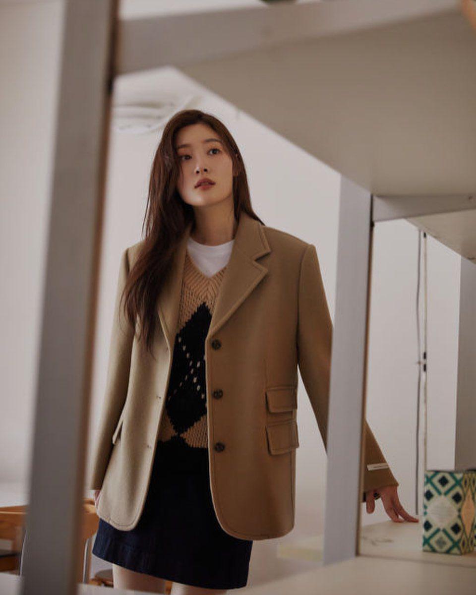 Jung Chaeyeon (instagram.com/j_chaeyeoni)