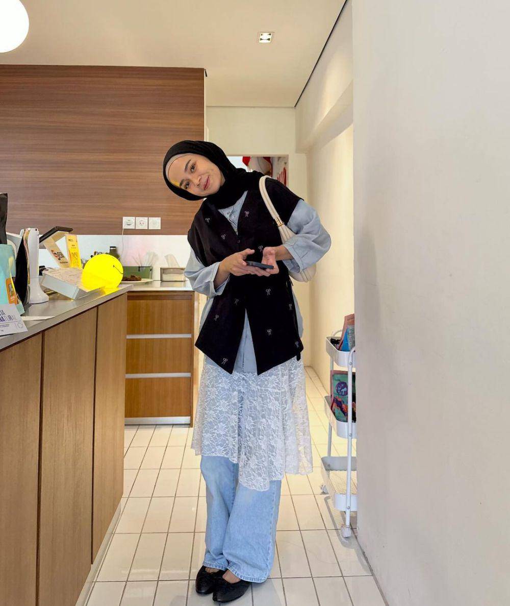 Inspirasi OOTD ala Yure Zalina (instagram.com/yurezalina)