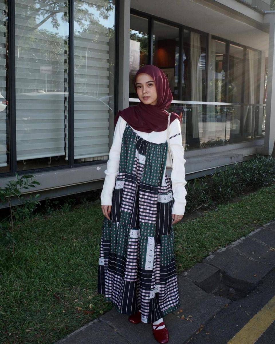Inspirasi OOTD ala Yure Zalina (instagram.com/yurezalina)