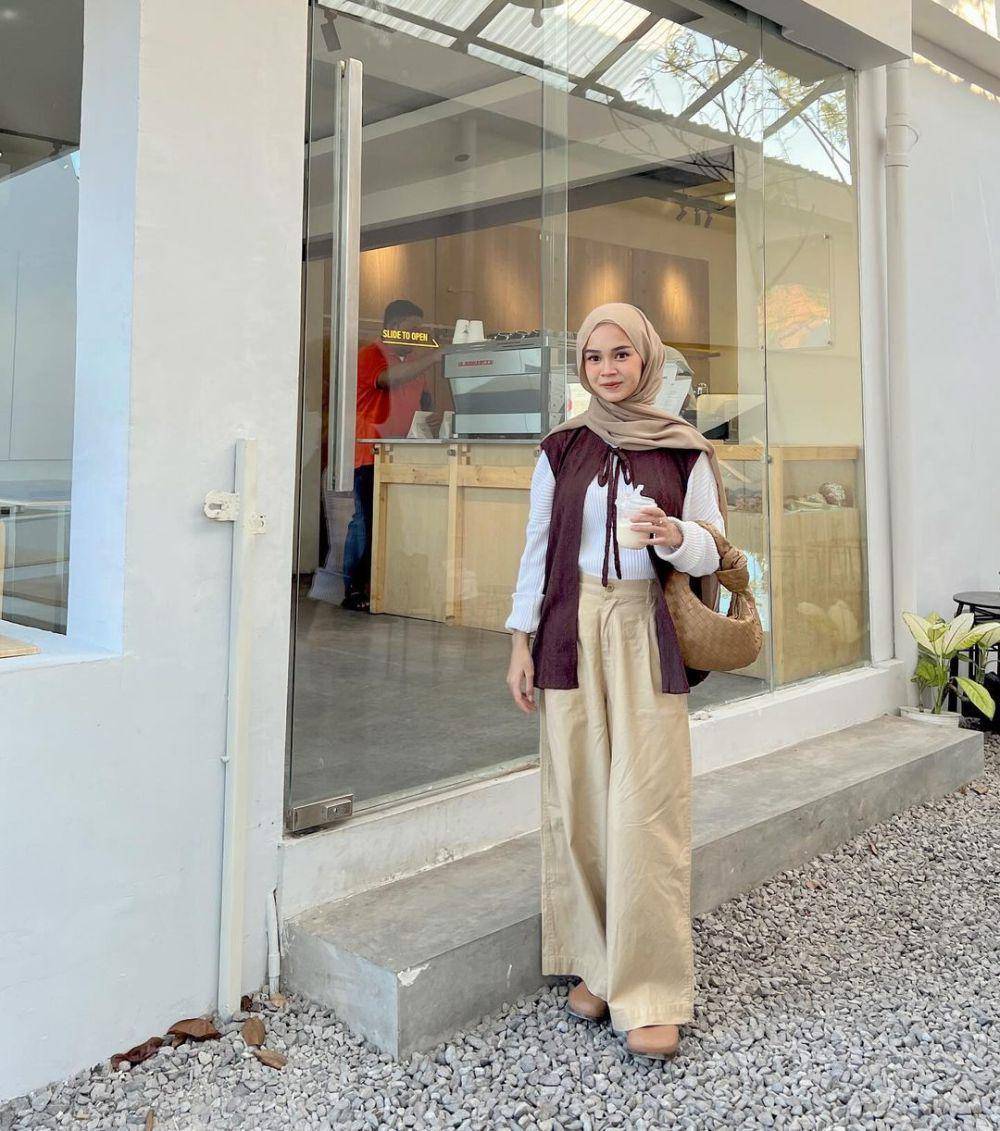 Inspirasi OOTD ala Yure Zalina (instagram.com/yurezalina)