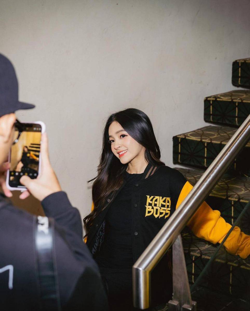 potret Eca Aura saat gala premiere Kaka Boss (instagram.com/elsaajapasal)