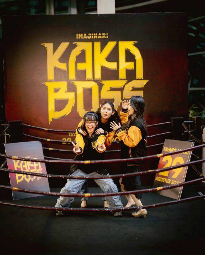 potret Eca Aura saat gala premiere Kaka Boss (instagram.com/elsaajapasal)