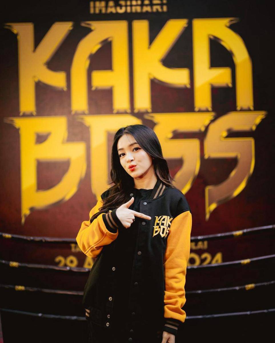potret Eca Aura saat gala premiere Kaka Boss (instagram.com/elsaajapasal)