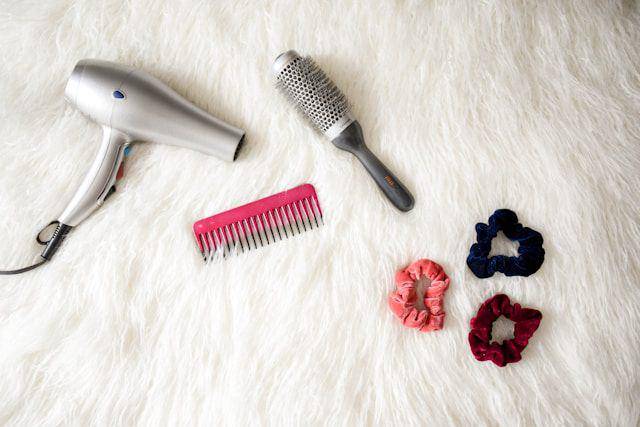 ilustrasi tooth comb brush (unsplash.com/Element5 Digital)