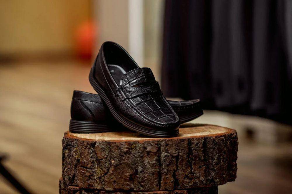 ilustrasi loafers (pexels.com/Elnur Memmednebiyev)