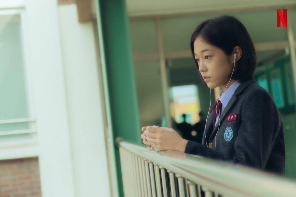 Roh Yoon Seo di film 20th Century Girl sebagai Kim Yeon Doo (x.com/NetflixKR)
