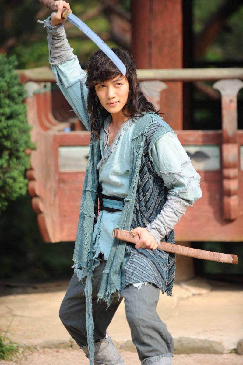 Ji Chang Wook dalam drama Warrior Baek Dong Soo (dok. SBS/Warrior Baek Dong Soo)