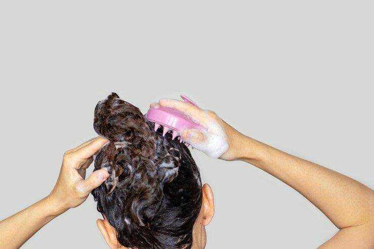 ilustrasi shampoo brush (freepik.com/Alex.Photography)