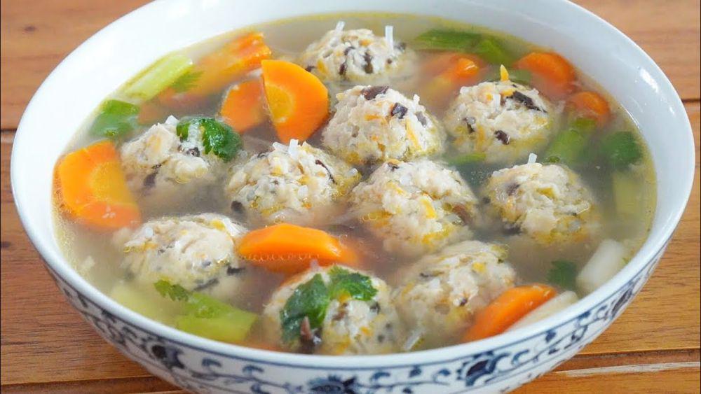 Resep Sup Bakso Ayam Jamur, Menu Berkuah Hangat yang Sedap
