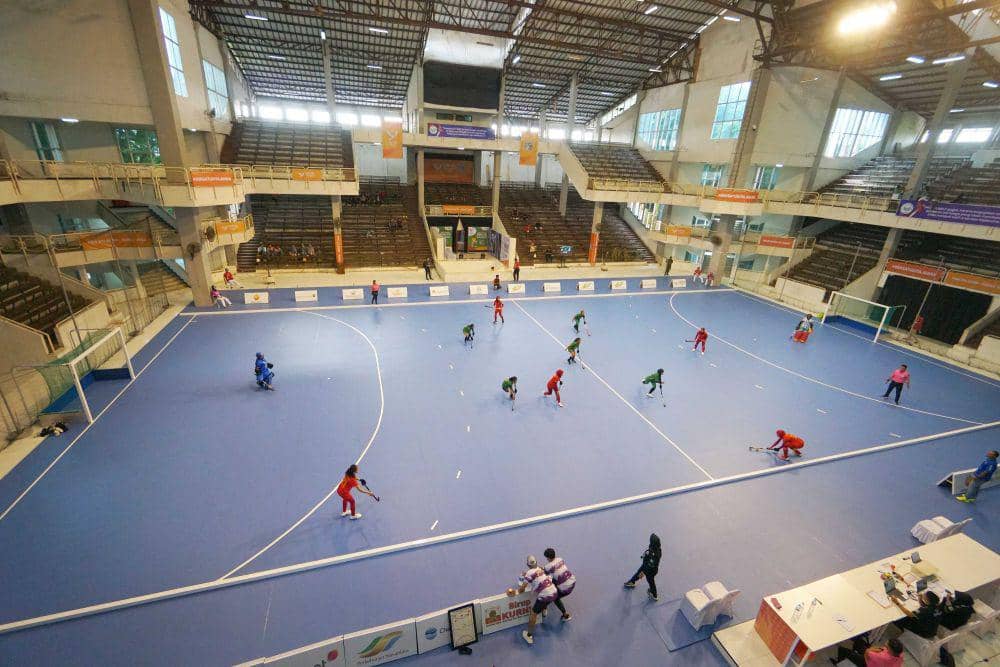 Pertandingan Tim Hoki Indoor Putri Jawa Tengah melawan Tim Hoki Indoor Nusa Tenggara Barat, Pertandingan Hoki Indoor PON XXI berlangsung di Gedung Serbaguna Unimed, Deli Serdang, Sumatera Utara, Senin (2/9/2024). (PB PON XXI/Zulfan Dalimunthe)