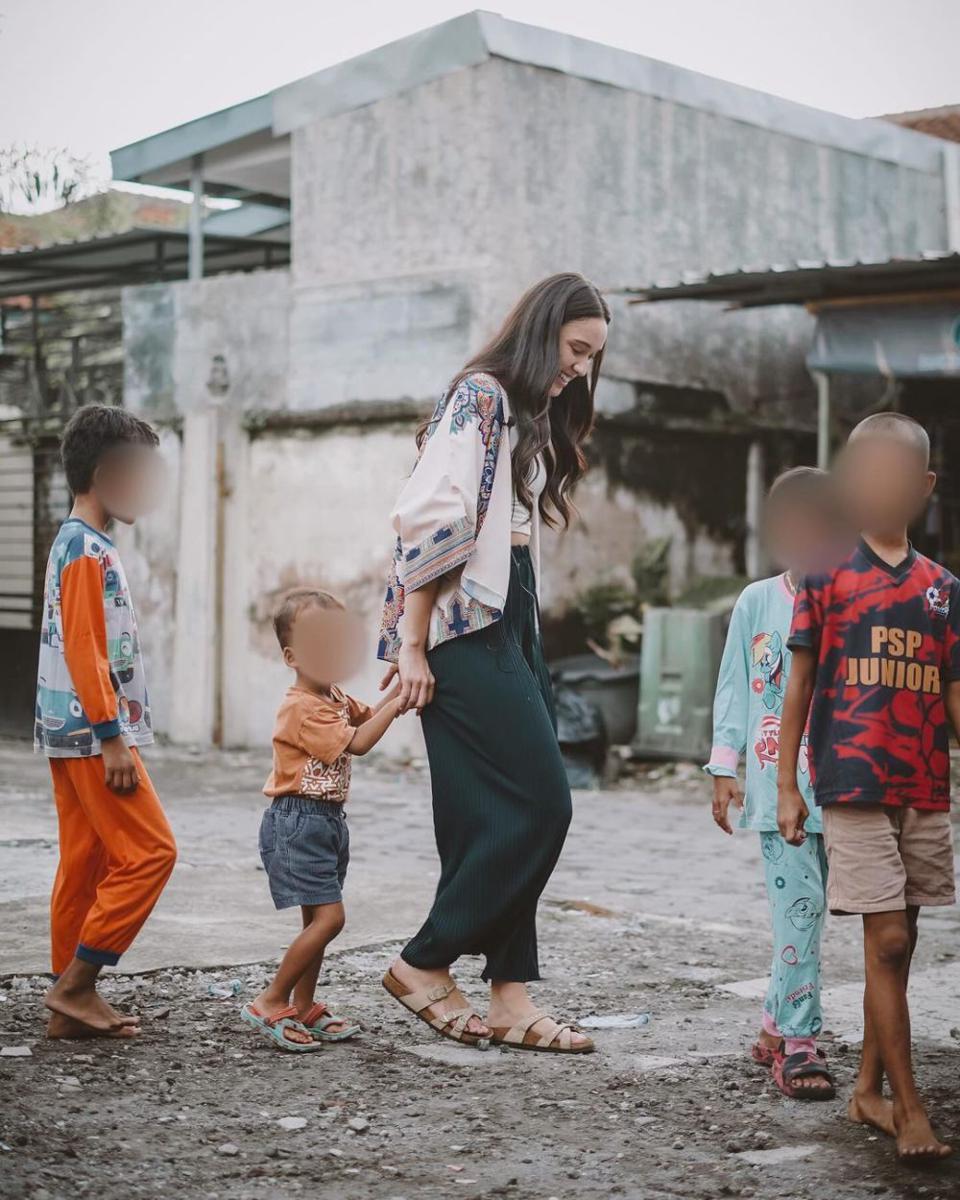 inspirasi style etnik Yasmin Napper (instagram.com/yasminnapper)