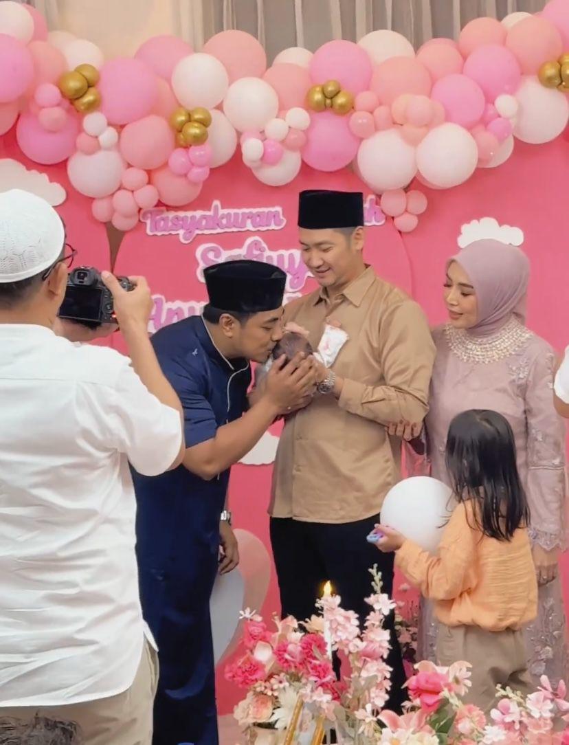 potret tasyakuran akikah anak Angga Wijaya (Instagram.com/farahcarpetsofficial)