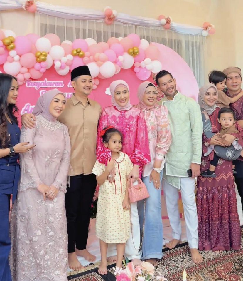potret tasyakuran akikah anak Angga Wijaya (Instagram.com/farahcarpetsofficial)
