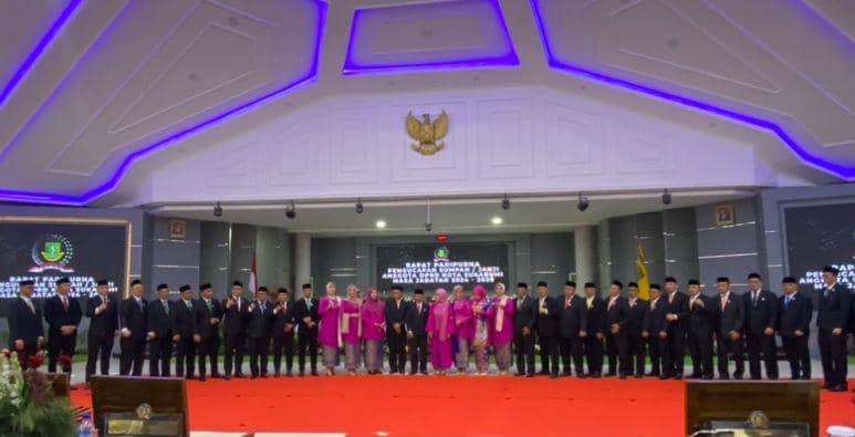 Pelantikan anggota DPRD Kota Sukabumi periode 2024-2029 (IDN Times/Siti Fatimah)