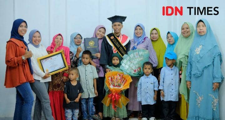 Foto Anas Arifin bersama keluarga besarnya (Dok/Istimewa)