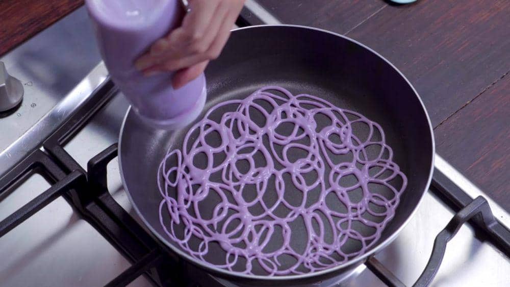 Roti jala ubi ungu (youtube.com/MasakTV)