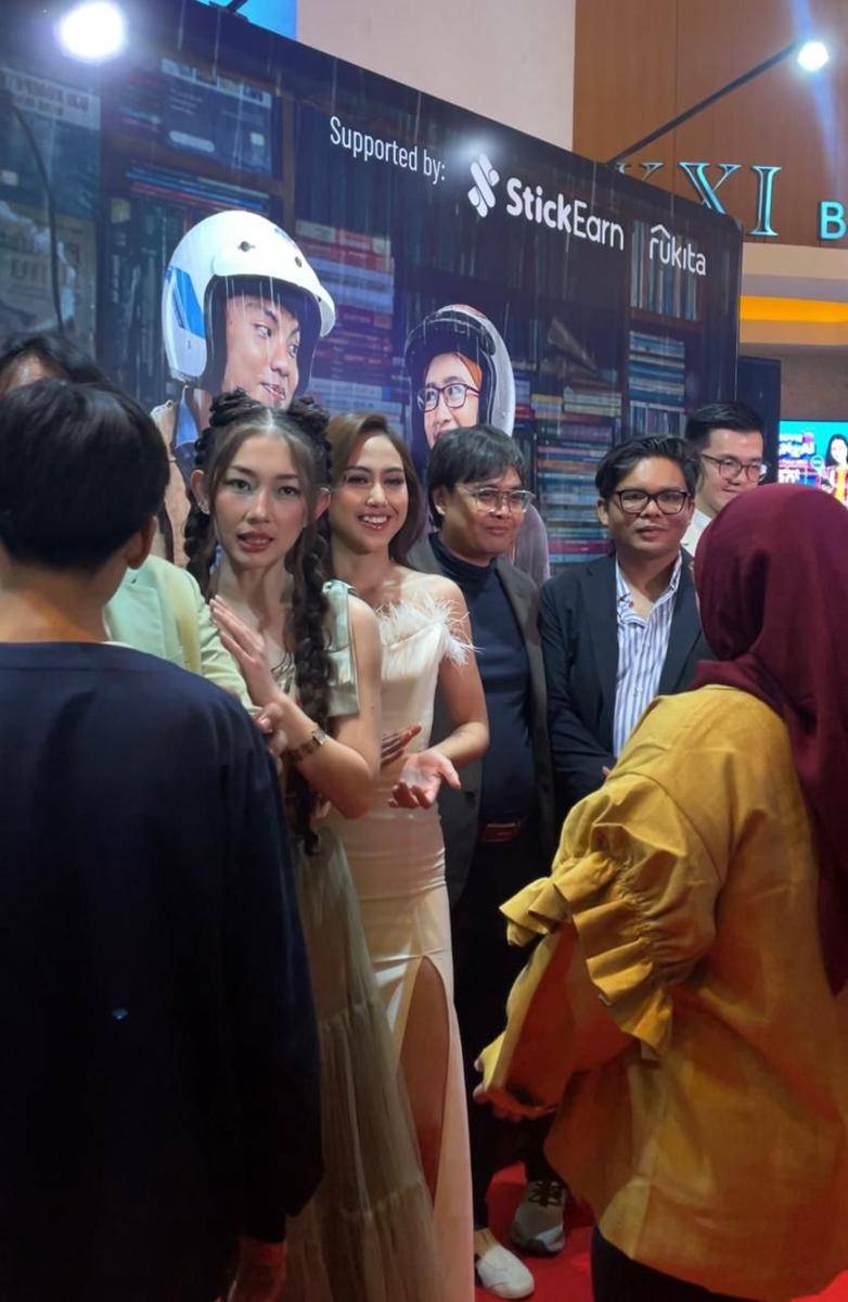 Red carpet film Seni Memahami Kekasih (IDN Times/Erfah Nanda)