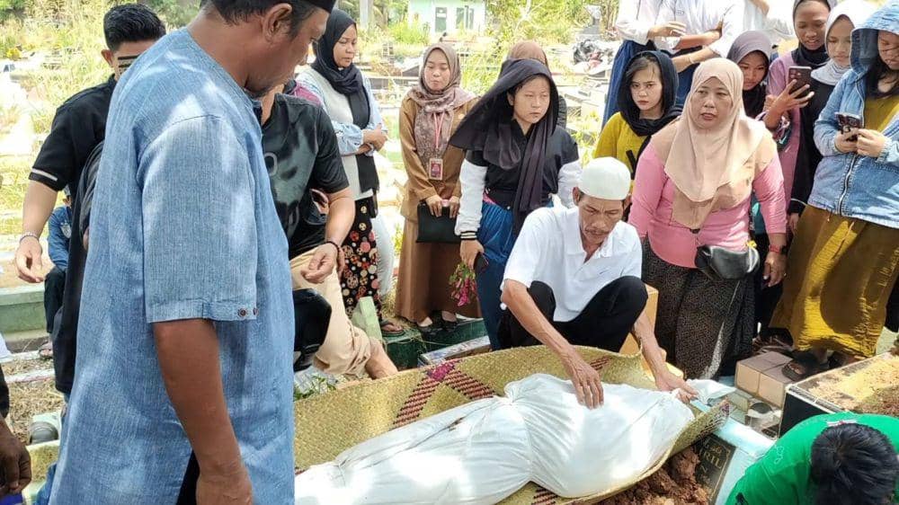 Gadis Remaja Tewas di Kuburan Palembang Dimakamkan Keluarga