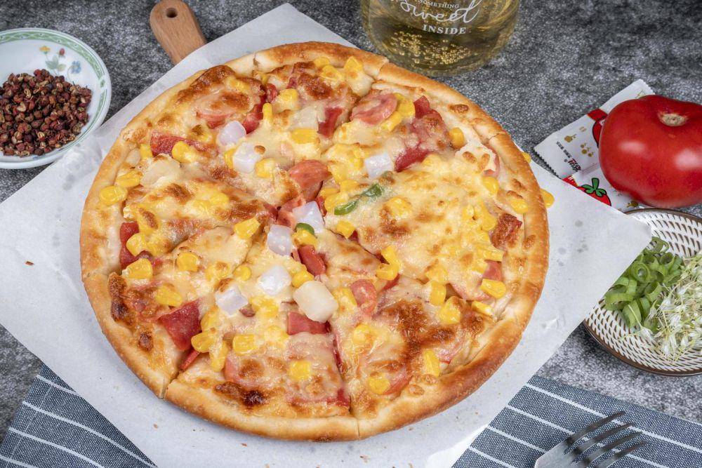 ilustrasi pizza (vecteezy.com/116432877043821)