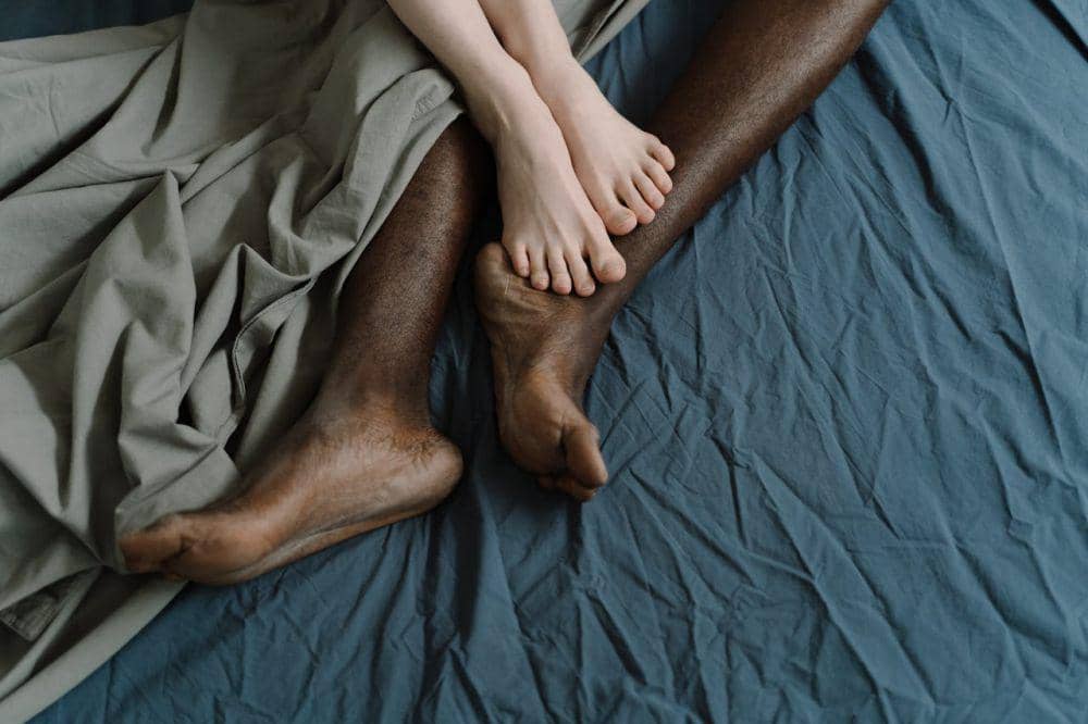 5 Perbedaan Film Semi dan Film Porno yang Perlu Kamu Tahu