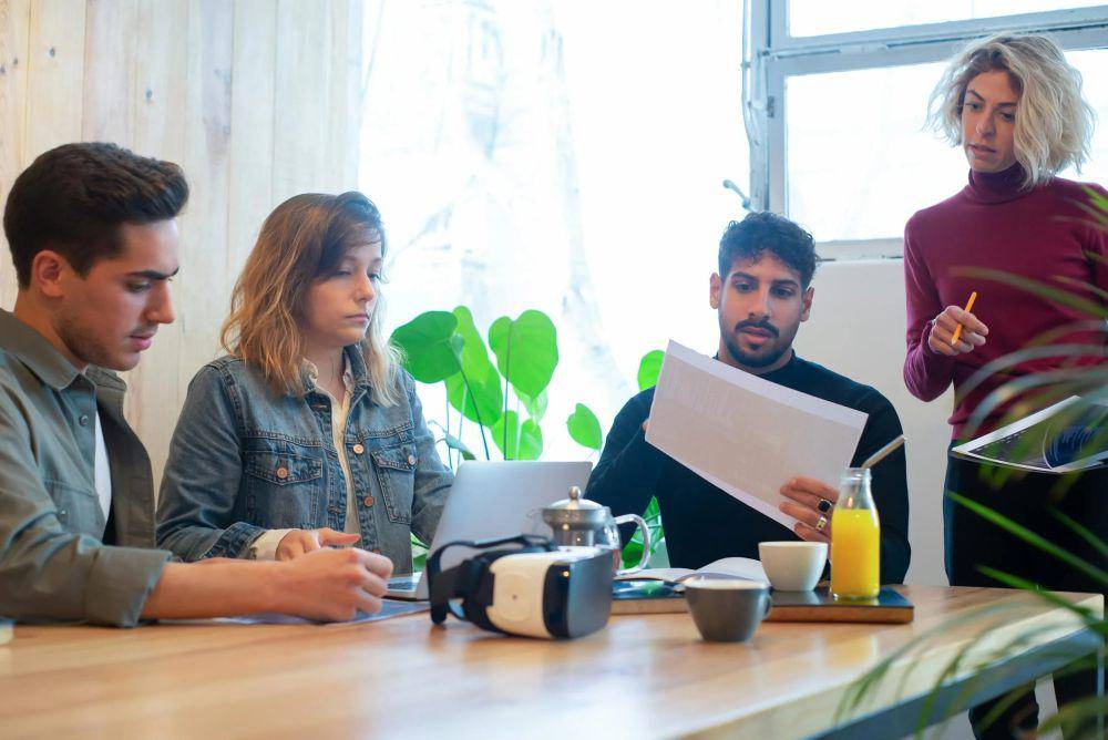 potret karyawan sedang rapat (pexels.com/Kampus Production)
