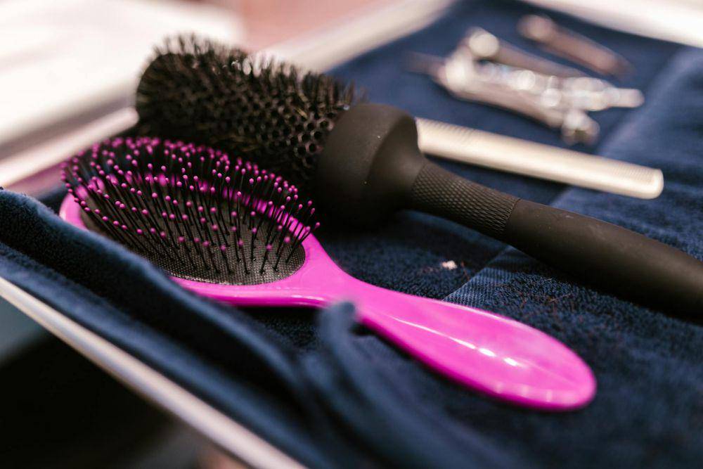 ilustrasi sisir rambut paddle brush (pexels.com/RDNE Stock project)