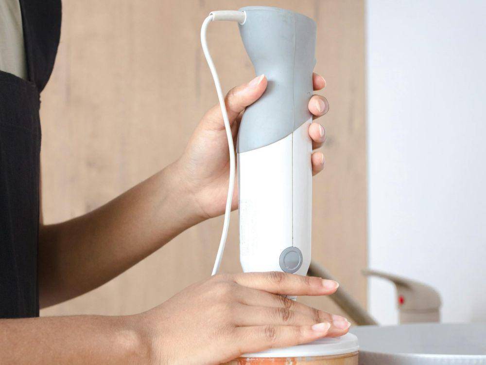 ilustrasi hand blender (pexels.com/Ron Lach)