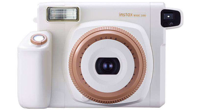 potret Fujifilm Instax Wide 300 (fujifilm.com)