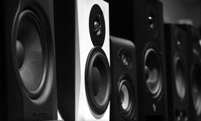 Ilustrasi speaker. https://unsplash.com/@sandy_kawadkar