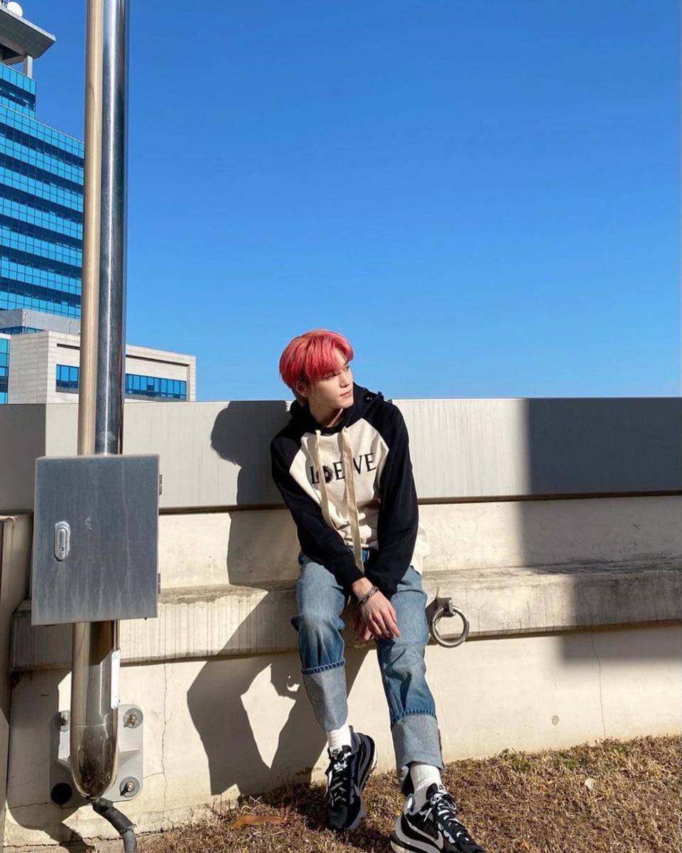 mix and match hoodie ala Taeyong NCT (instagram.com/taeoxo_nct)