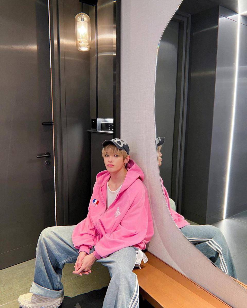mix and match hoodie ala Taeyong NCT (instagram.com/taeoxo_nct)