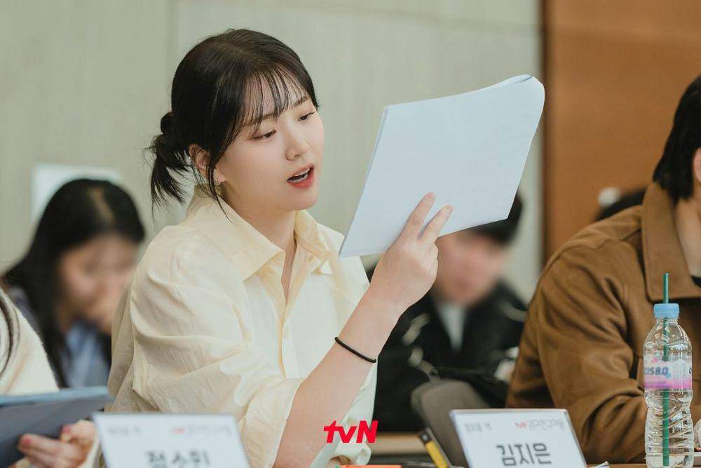 Kim Ji Eun di script reading drama Love Next Door (instagram.com/hbent_official)