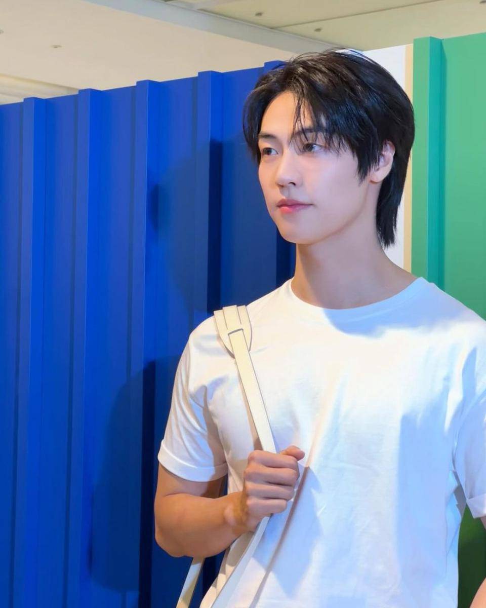 potret Lee Seung Hyub (instagram.com/sssn9_zzzn9)