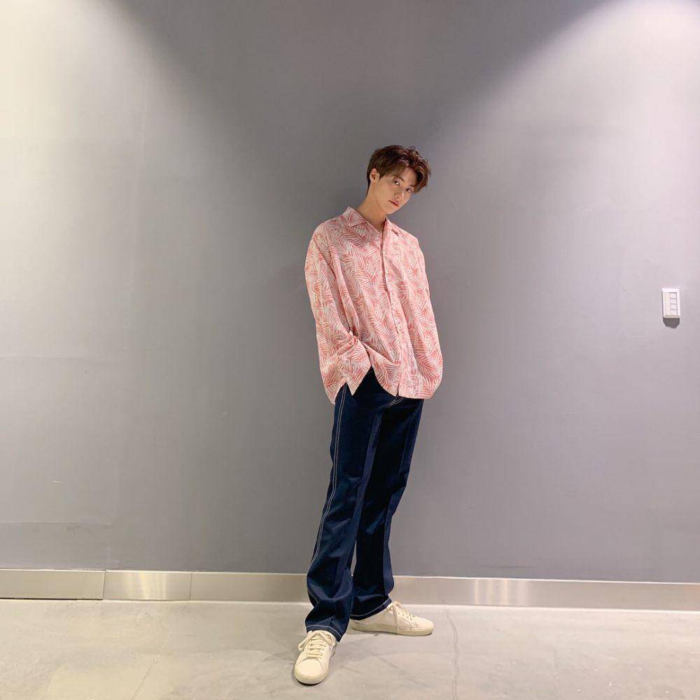 OOTD pakai sepatu sneakers ala Lee Seung Hyub (instagram.com/sssn9_zzzn9)