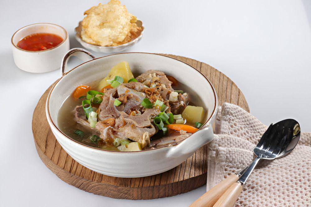 Ilustrasi sop buntut (istockphoto.com/sri widyowati)