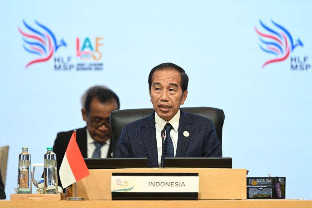Presiden Joko Widodo menyampaikan pandangannya saat Joint Leaders Session Indonesia-Africa Forum (IAF) II and High-Level Forum on Multi-Stakeholder Partnerships (HLF MSP) di Nusa Dua, Bali, Senin (2/9/2024). Forum HLF MSP and Indonesia-Africa Forum II tersebut menyelenggarakan 12 event secara paralel dan 17 event pendamping yang dihadiri delegasi dari 24 negara. ANTARA FOTO/Media Center IAF II-HLF MSP/Galih Pradipta