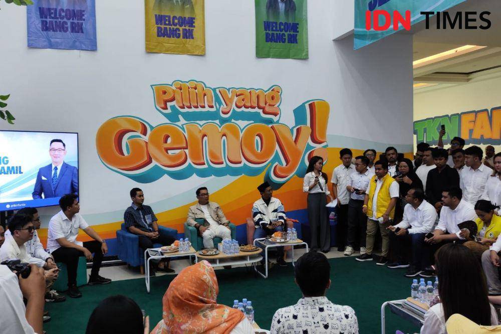 Bakal calon gubernur DKI Jakarta, Ridwan Kamil mengunjungi markas TKN Fanta Prabowo-Gibran, Jakpus (IDN Times/Yosafat Diva Bayu Wisesa)